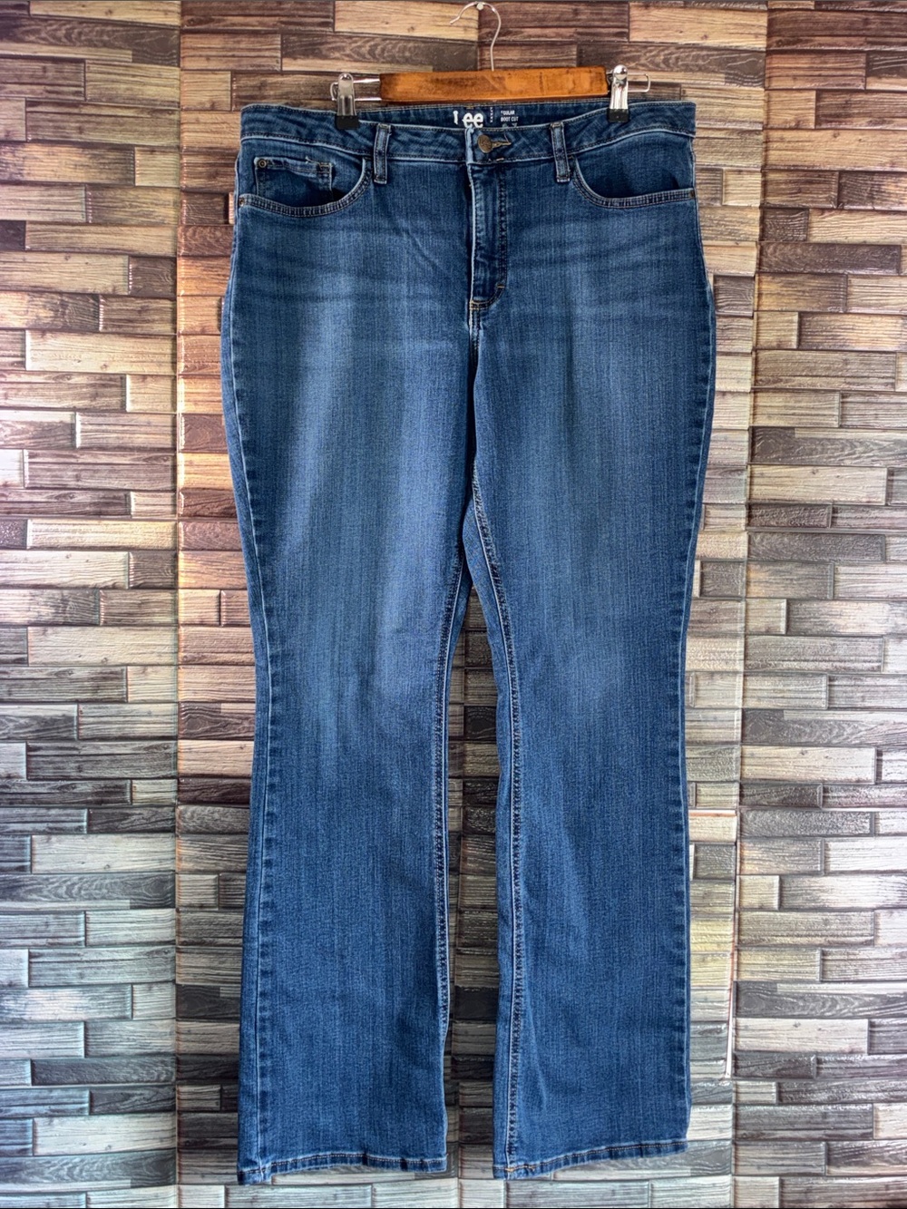 Pre owned Lee Women's Bootcut Jeans in Blue Denim Size 34